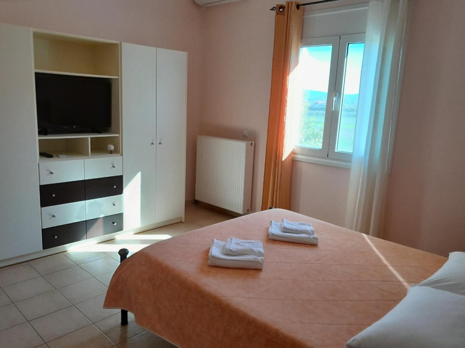 Omorfi Poli 120 Sqm Apartment Nafplion Exteriör bild